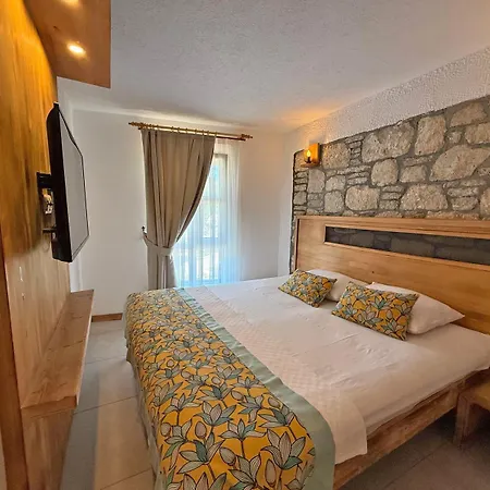 Onal Tas Otel *